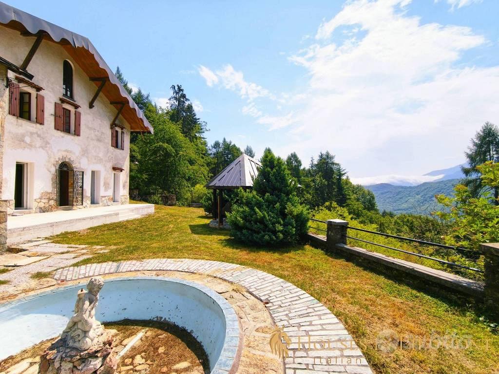 Rustico / Casale di 380 m² con più di 5 locali a G - Altro