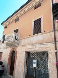 Immobile su 4piani-appartamento+locale commerciale