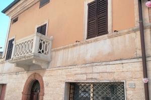 Immobile su 4piani-appartamento+locale commerciale