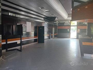 Immobile di 400 m² con 2 locali a Carpi