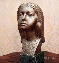 Volto femminile
