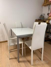 Tavolo allungabile con 6 sedie