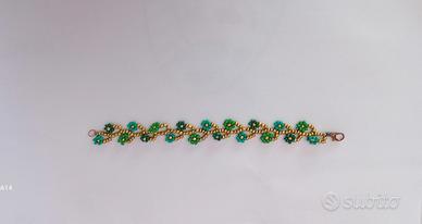 Bracialetto a fiori fatto a mano