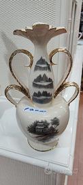 Vaso Decorativo ad Anfora con Manici Dorati – 2516