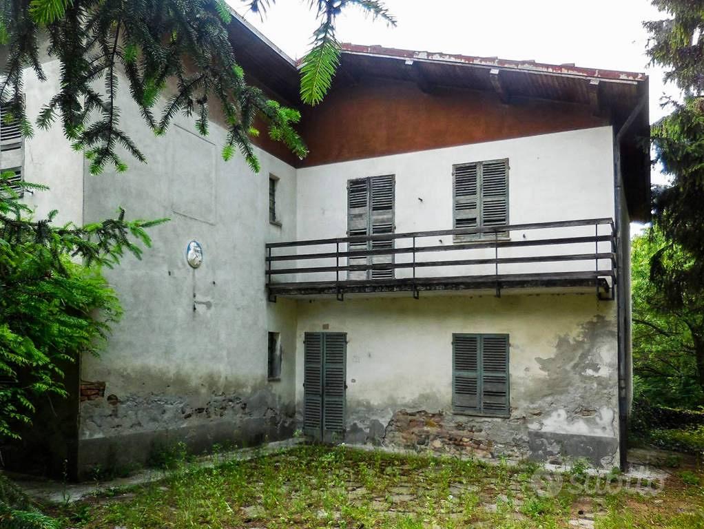Rustico / Casale di 220 m² con più di 5 locali a R - Vista 3