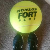 Palla da tennis gigante