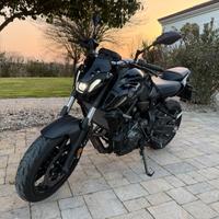 MT-07 2023 – 5.500 km – accessoriata – come nuova