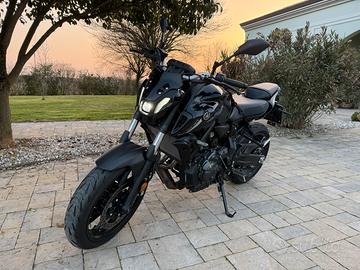 MT-07 2023 – 5.500 km – accessoriata – come nuova