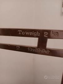 Antica bilancia a due piatti