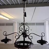 Lampadario antico in ferro battuto