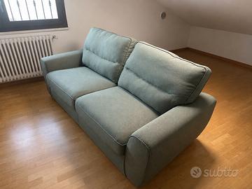 Due divani 2 posti Nuovi Poltrone e Sofà