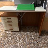 Scrivania lampada mensola bambino ragazzo porta pc