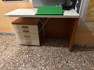 Scrivania lampada mensola bambino ragazzo porta pc