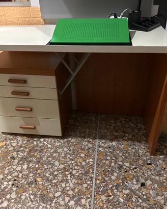 Scrivania lampada mensola bambino ragazzo porta pc