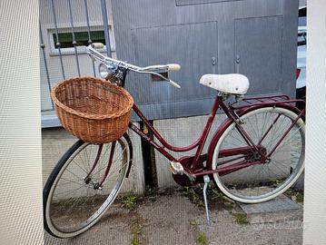 Bianchi donna anni 70