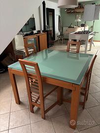 Tavolo con sedie