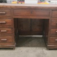 Scrivania in legno IX secolo 