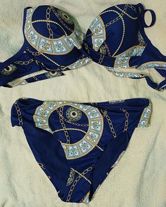 Bikini con stampa di catene e motivi barocchi su f