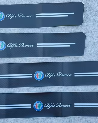 Battitacco adesivi in similcarbonio Alfa Romeo