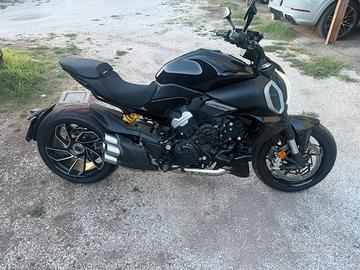 DUCATI DIAVEL V4