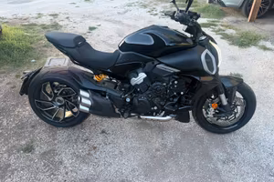 DUCATI DIAVEL V4