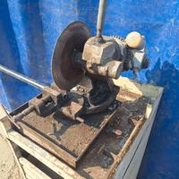 troncatrice taglierina ferro metallo