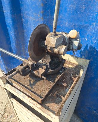 troncatrice taglierina ferro metallo