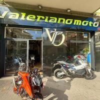 KTM duke 390 anno 2024 con 5900km da VALERIANOMOTO