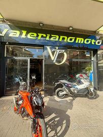 KTM duke 390 anno 2024 con 5900km da VALERIANOMOTO