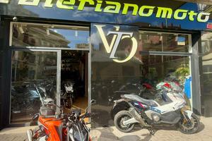 KTM duke 390 anno 2024 con 5900km da VALERIANOMOTO