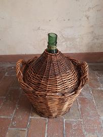 Damigiana antica, impagliata in vetro soffiato.