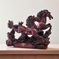 Vintage Statuetta di cavalli in resina rossa 