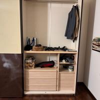 ARMADIO CON ANTE SCORREVOLI VENGHE' E VETRO PANNA