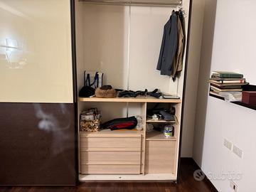 ARMADIO CON ANTE SCORREVOLI VENGHE' E VETRO PANNA