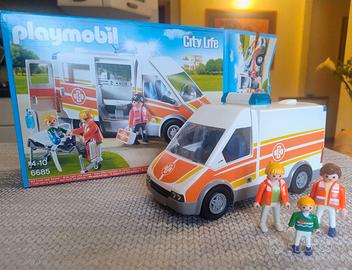 Ambulanza Playmobil a 28 euro