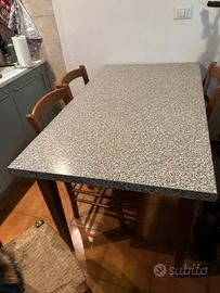 Tavolo da pranzo in granito con 4 sedie