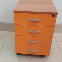 cassettiera colore arancione 