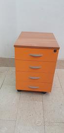 cassettiera colore arancione 