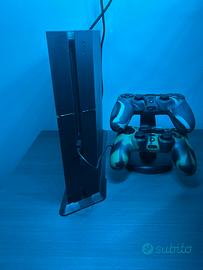 ps4 con supporto console e controller