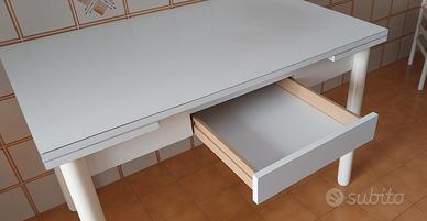 Tavolo  cucina + 4 sedie