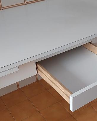 Tavolo  cucina + 4 sedie