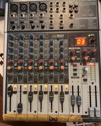 Behringer X1204usb