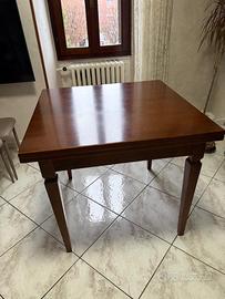 Tavolo quadrato in legno con apertura a libro