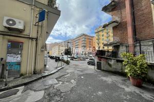 Ristrutturato con terrazzo a livello e box auto