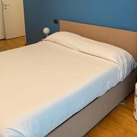 Letto matrimoniale contenitore imbottito beige