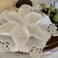 Cestino nuovo in lino e pizzo per pane