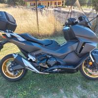 Honda Forza 750 - 2023