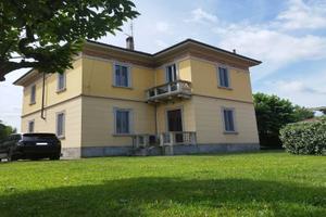 Villa di 333 m² con più di 5 locali e box auto dop