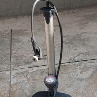 pompa per bici con manometro