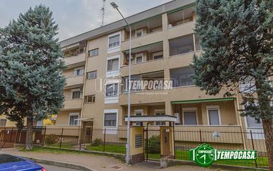 OPERA (MI) - AMPIO TRILOCALE ALL'ULTIMO PIANO CON